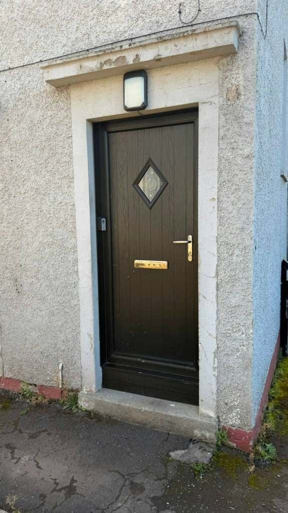 Flat Clyde Avenue in Bothwell