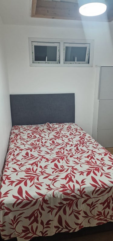 Room Dolphin Road in Slough