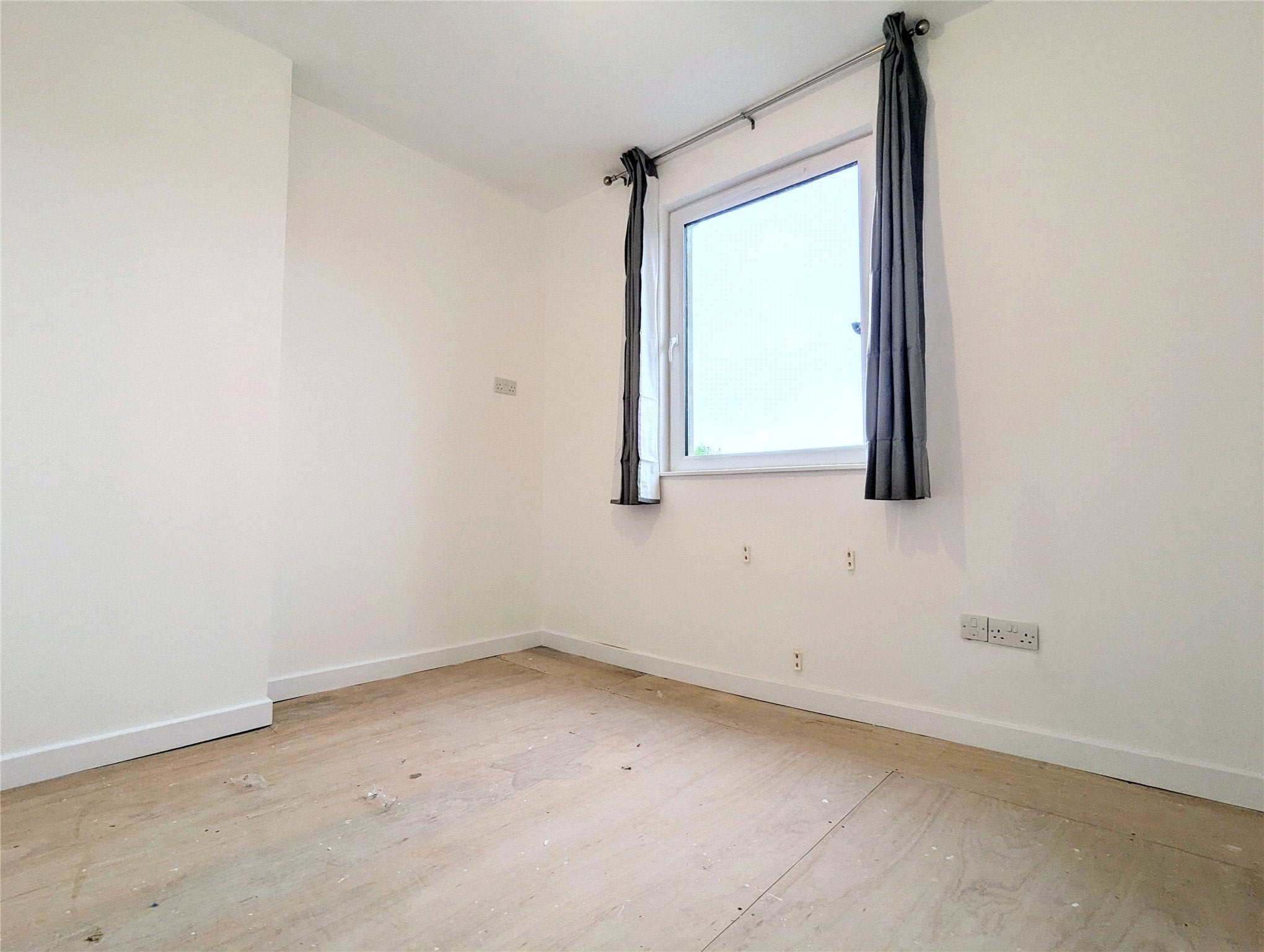 Room North Street in Kingswood