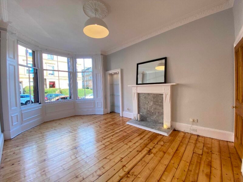 Flat Whitehill Street in Glasgow