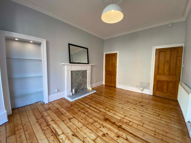 Flat Whitehill Street in Glasgow