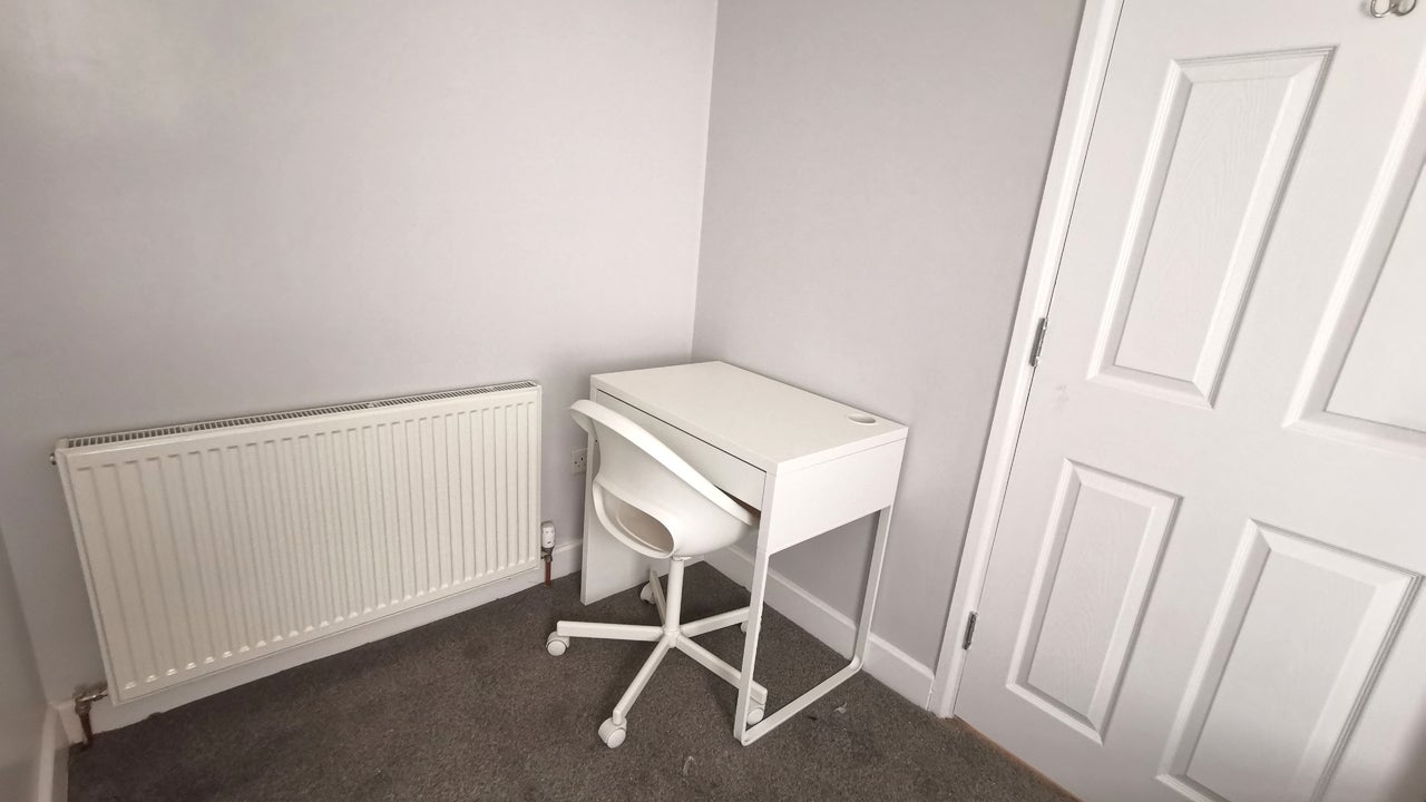 Room Wellington Street in Luton