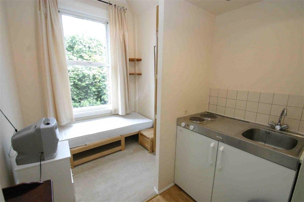 Flat Malbrook Road in Greater London