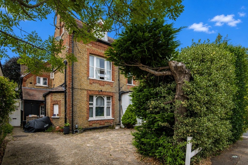 Flat Malbrook Road in Greater London