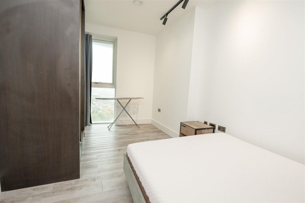 Flat Portal Way in Greater London