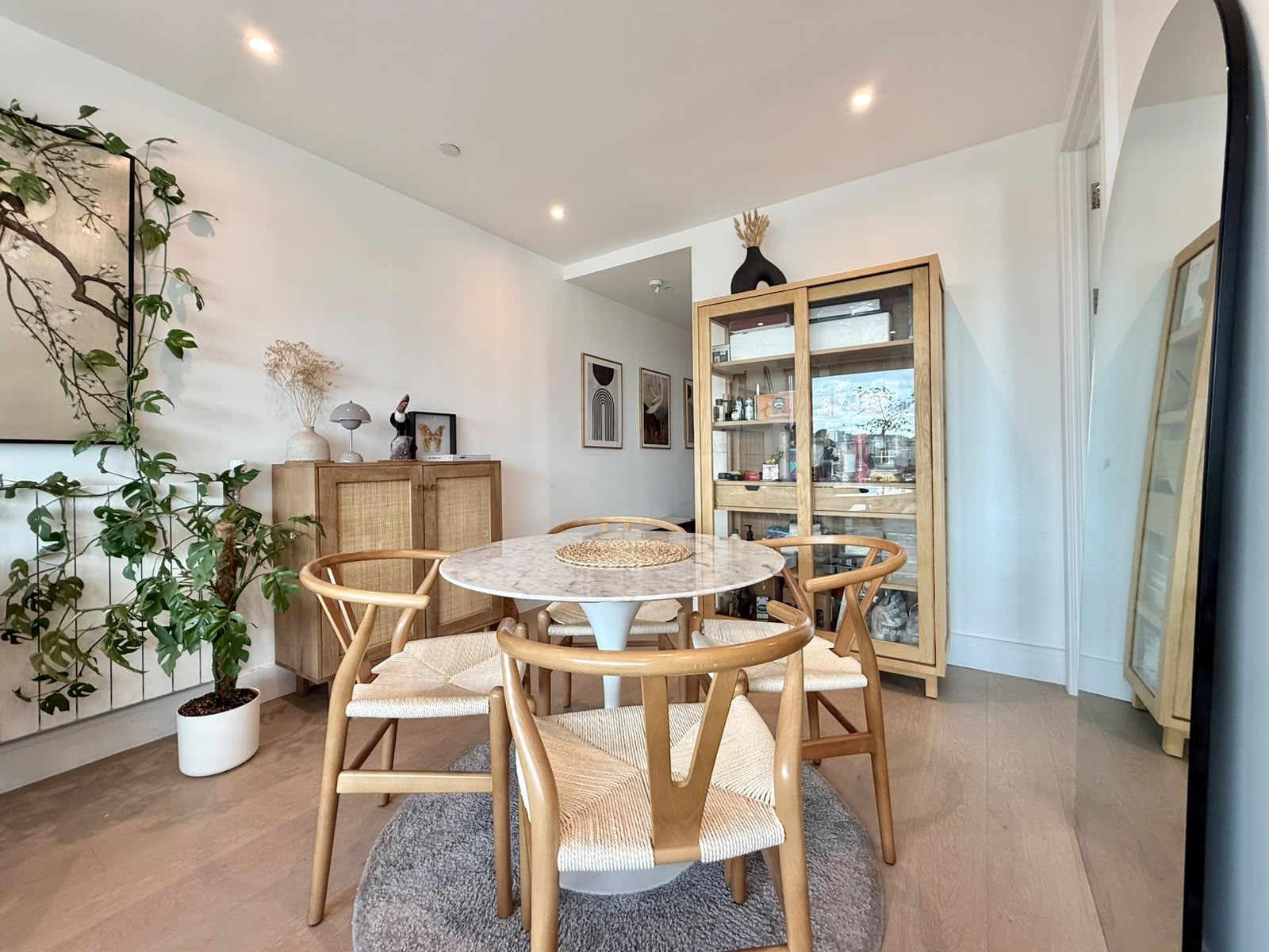 Flat Warren Lane in Greater London