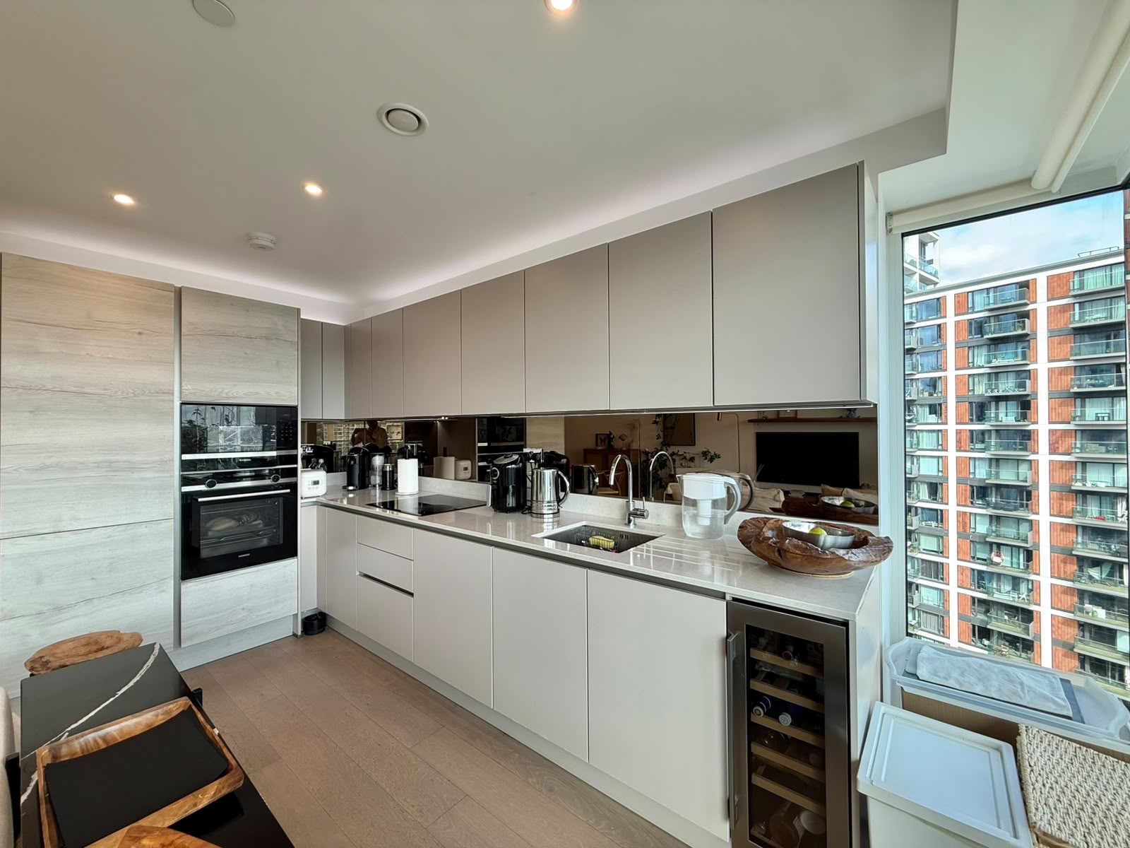 Flat Warren Lane in Greater London