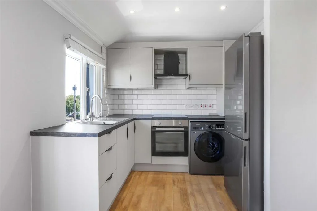 Flat Florian Avenue in Greater London