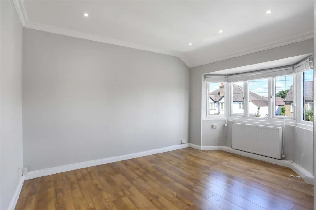 Flat Florian Avenue in Greater London