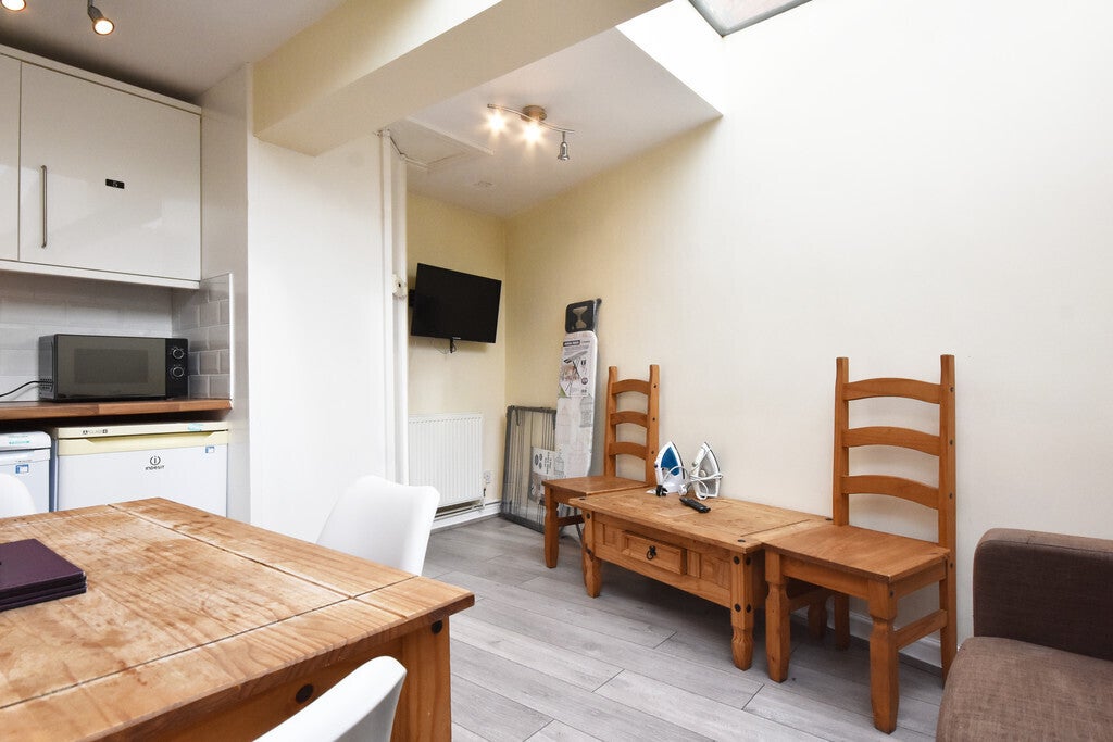 Room Briton Road in Coventry