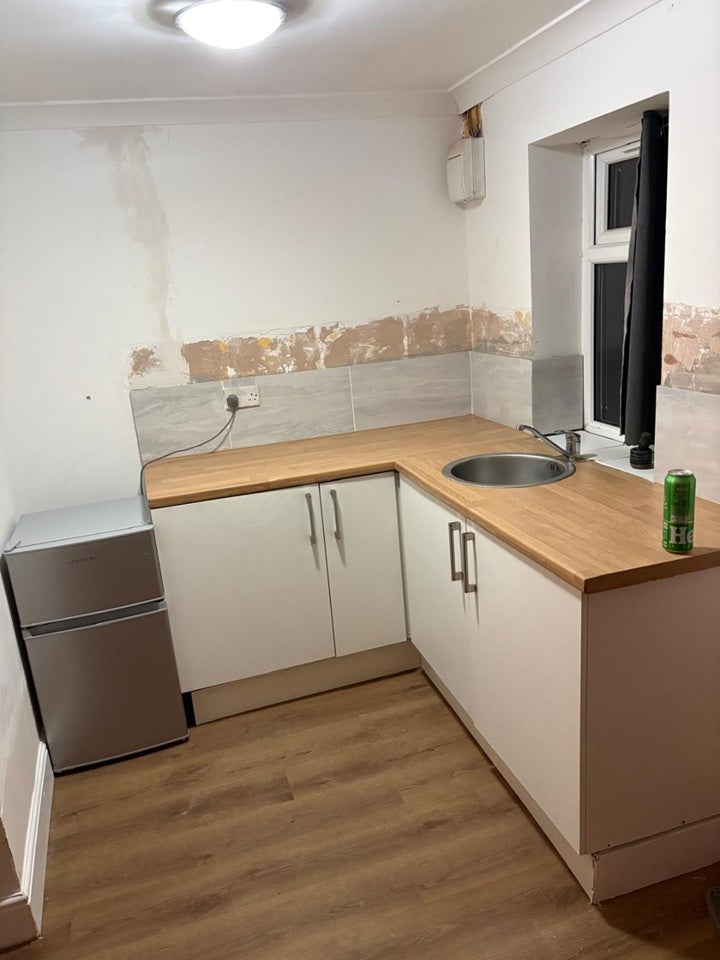 Flat Mayesbrook Road in Greater London