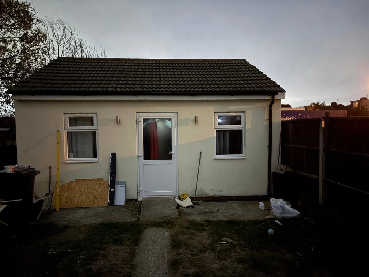 Flat Mayesbrook Road in Greater London