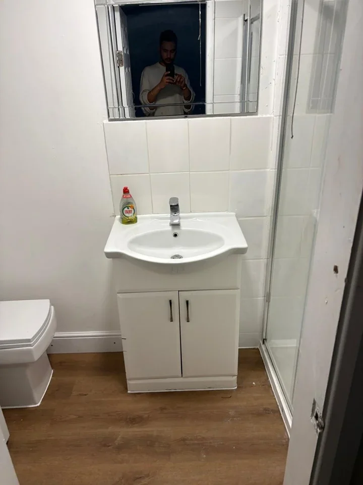 Flat Mayesbrook Road in Greater London