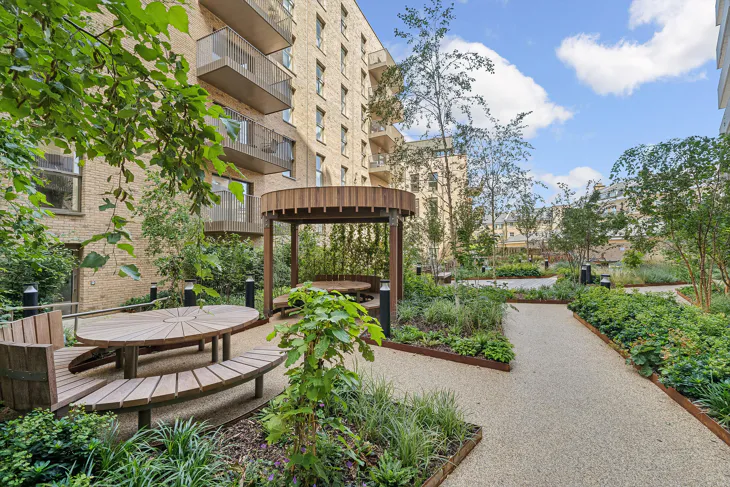 Flat William Morris Way in Greater London
