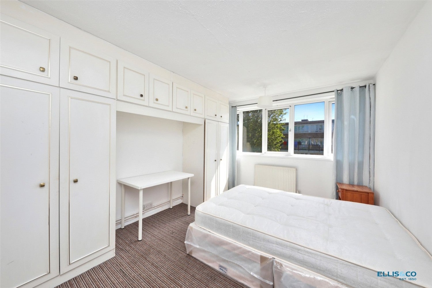 Flat Clark Street in Greater London