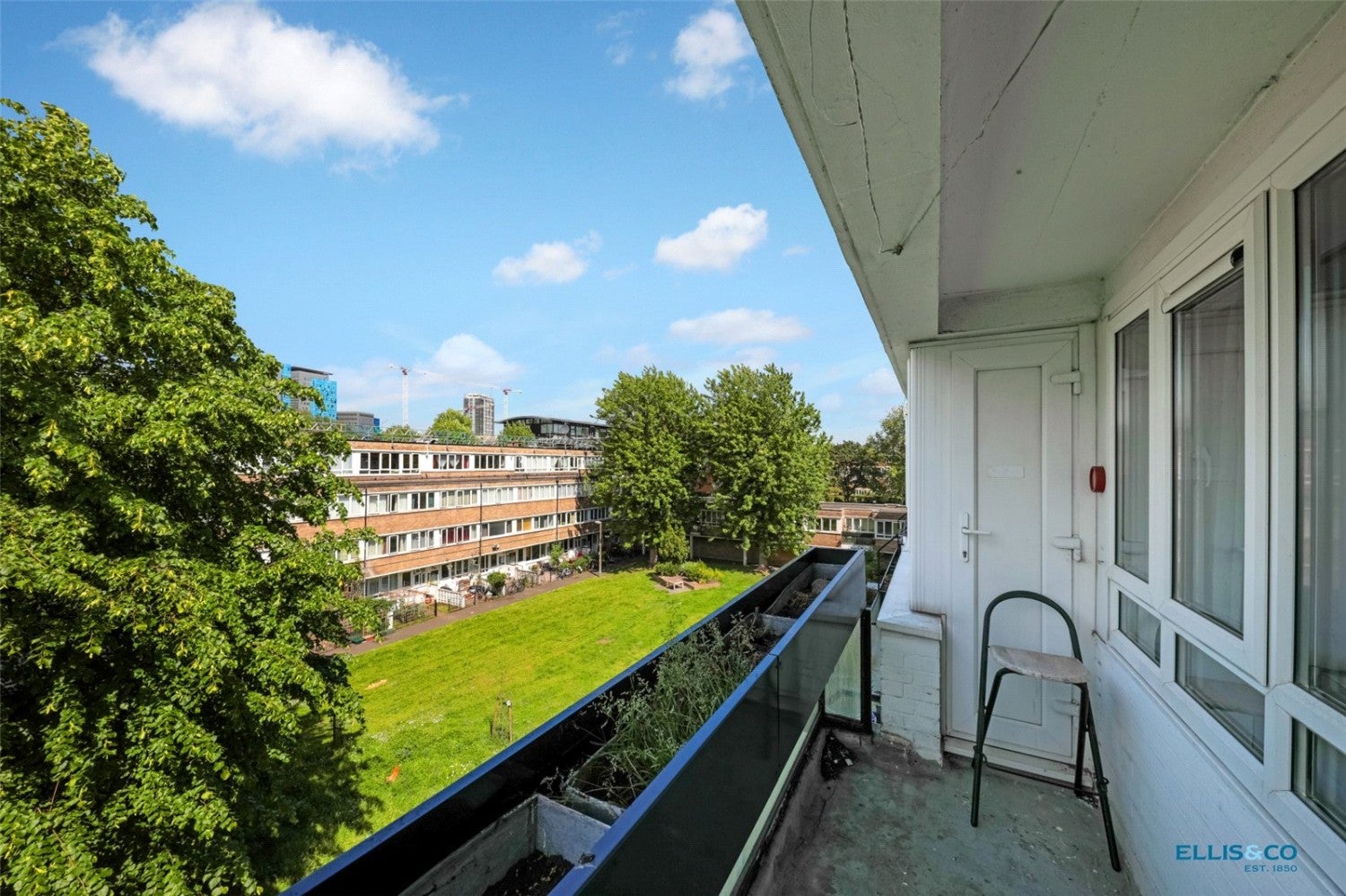Flat Clark Street in Greater London