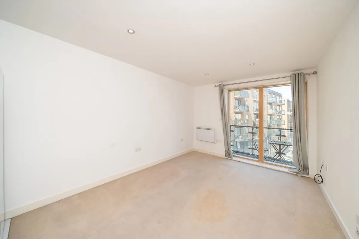 Flat Durnsford Road in Greater London