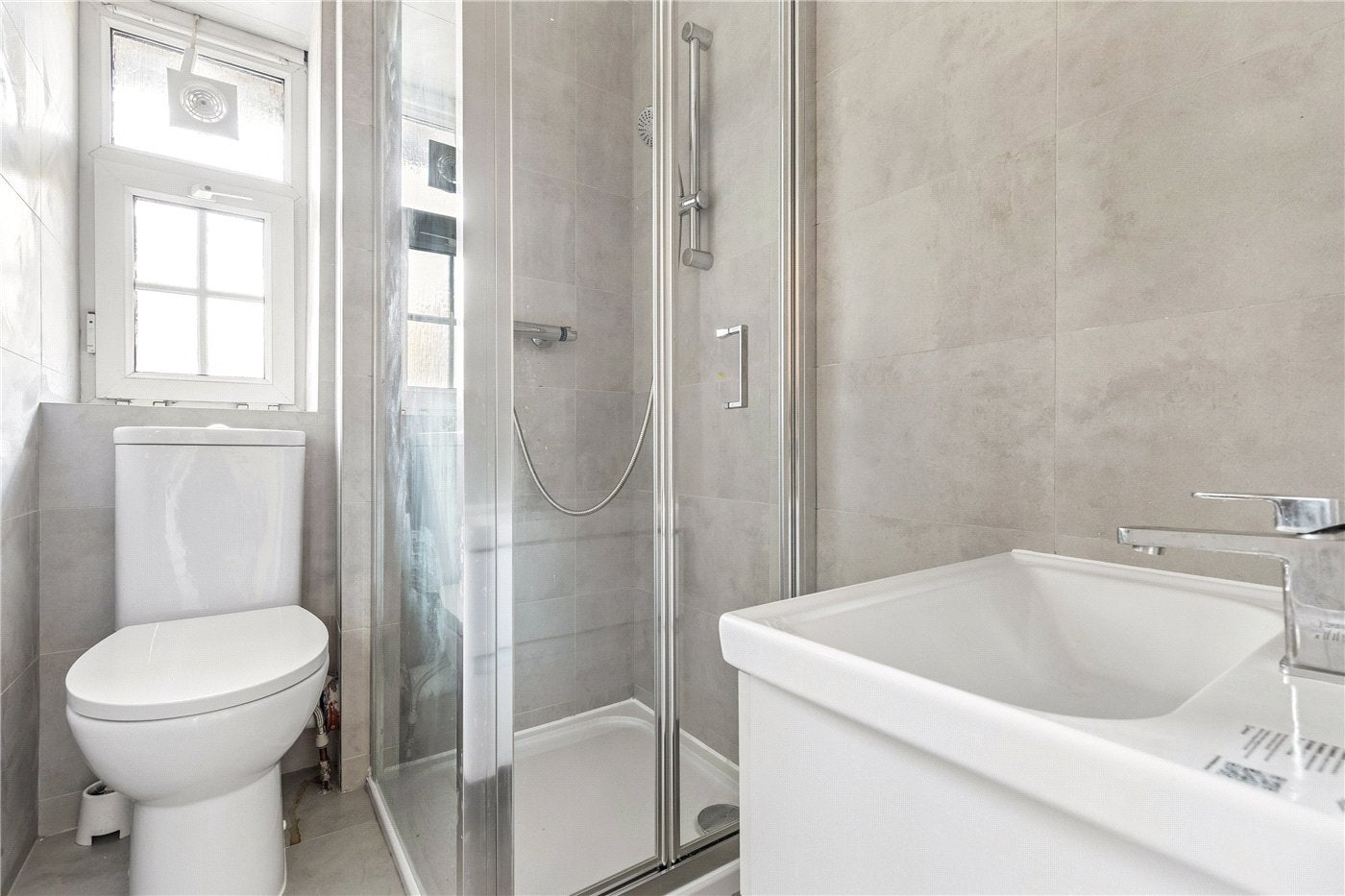 Flat Hanbury Street in Greater London