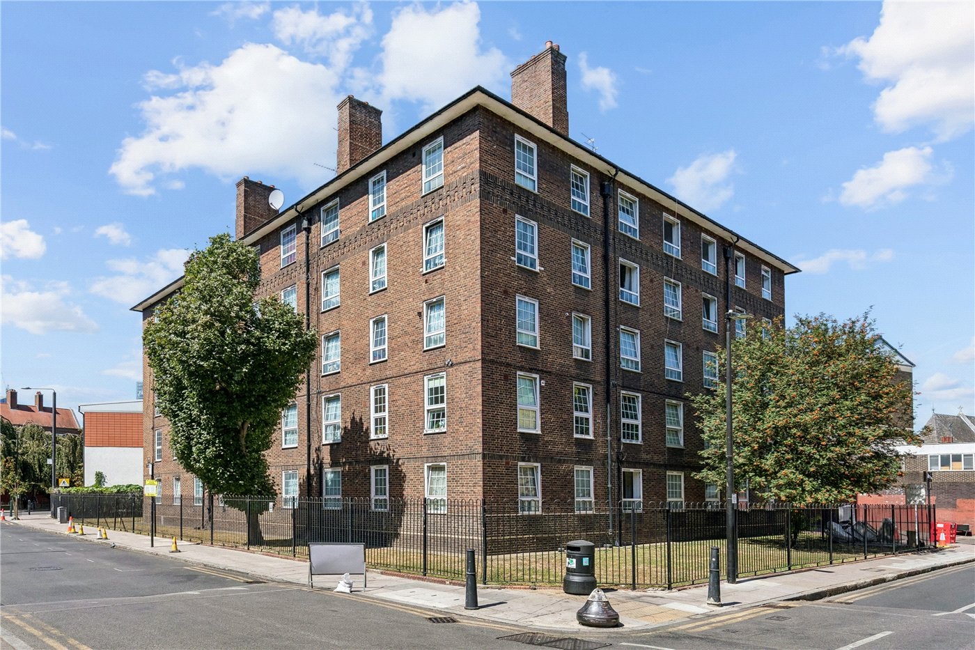 Flat Hanbury Street in Greater London