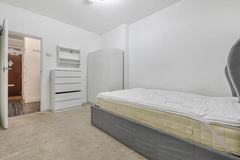Flat Harper Road in Greater London
