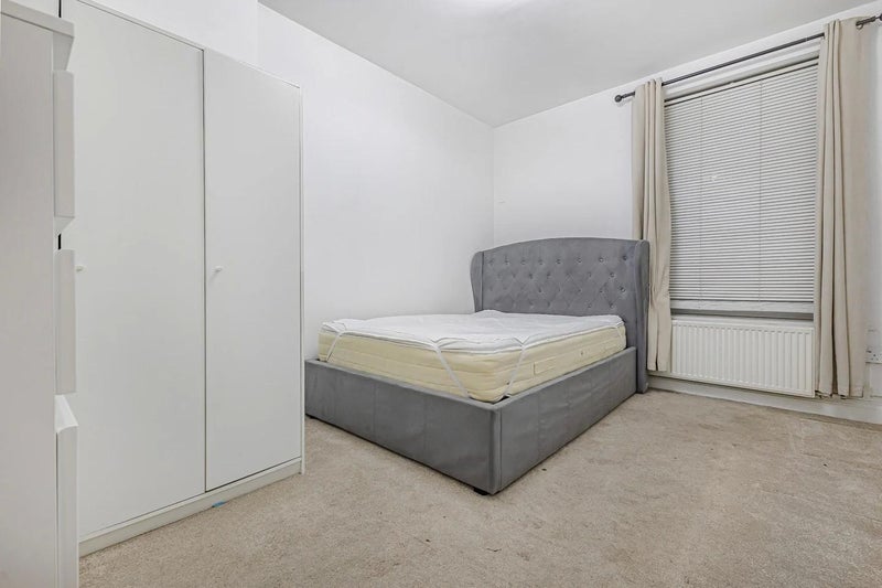 Flat Harper Road in Greater London