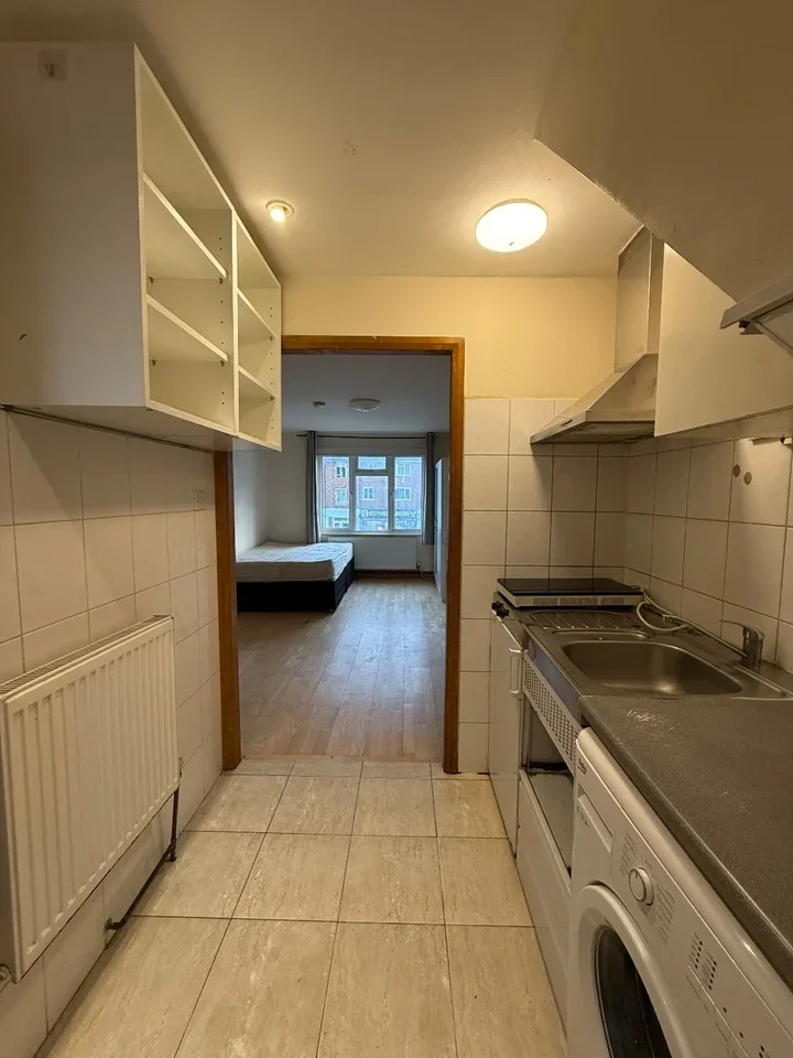 Flat Crammavill Street in Grays