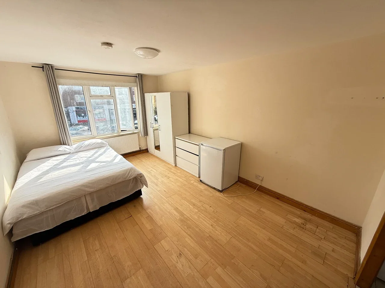 Flat Crammavill Street in Grays
