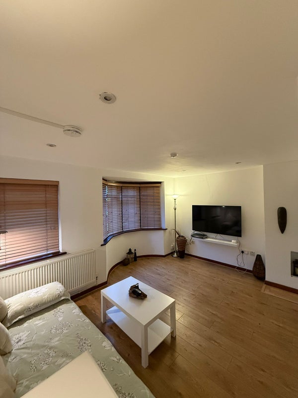 Room Dundee Road in Greater London