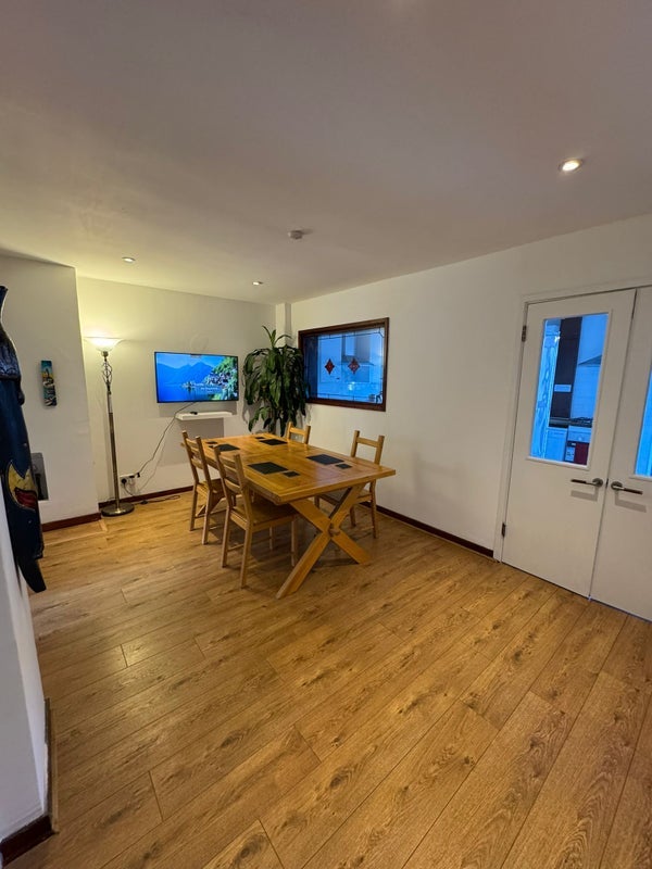 Room Dundee Road in Greater London
