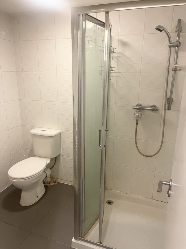 Flat Freeland Road in Greater London