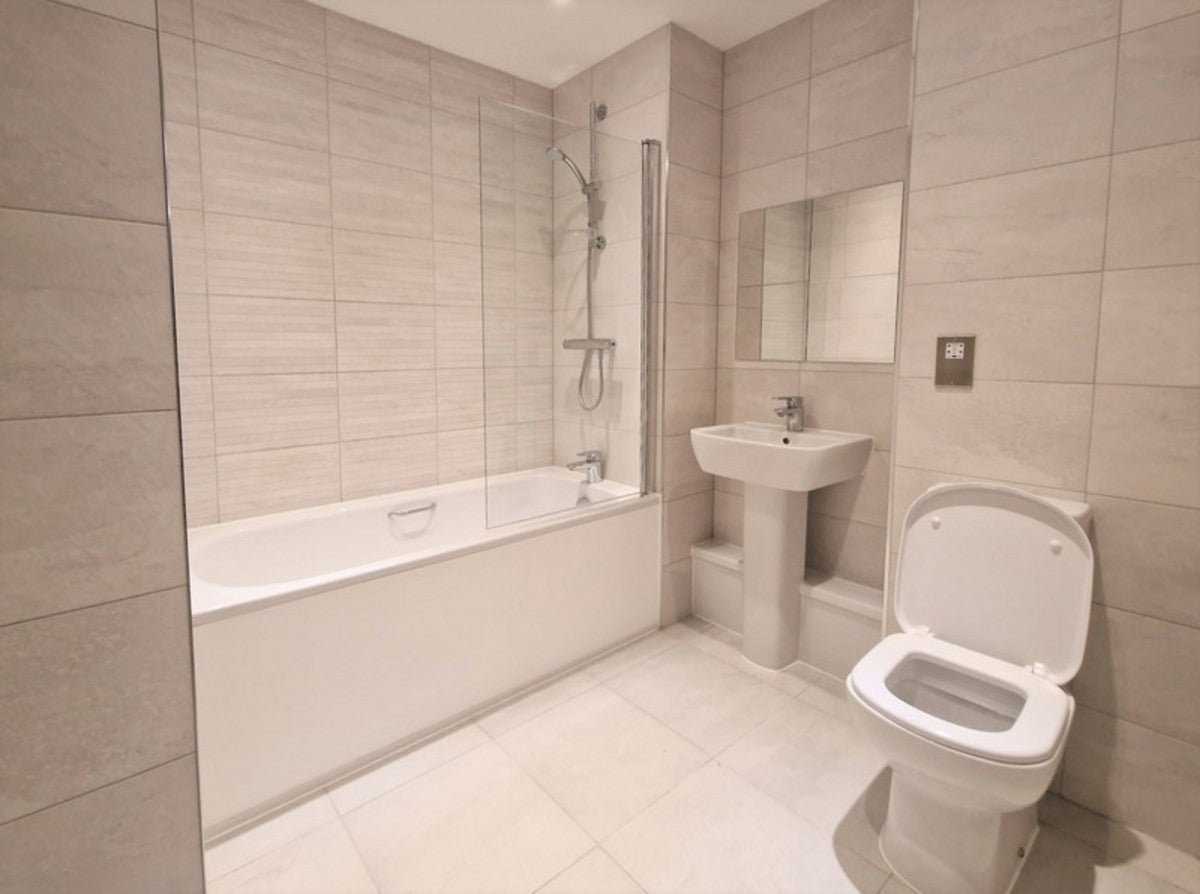 Flat Gayton Road in Greater London