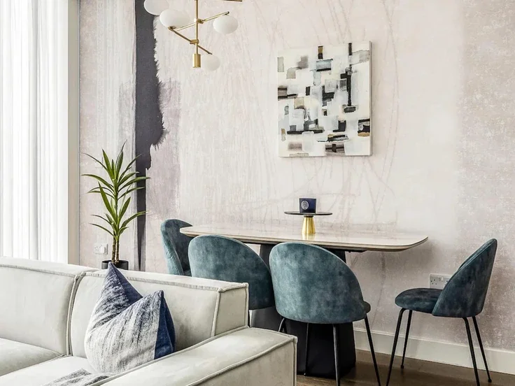 Flat Hannell Road in Greater London