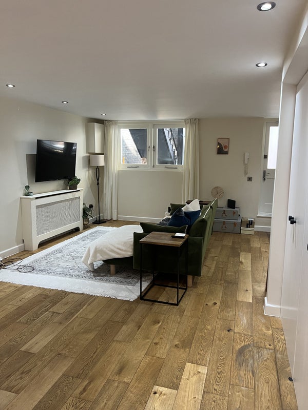 Room Myrdle Street in Greater London