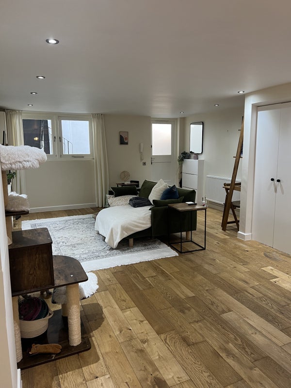 Room Myrdle Street in Greater London