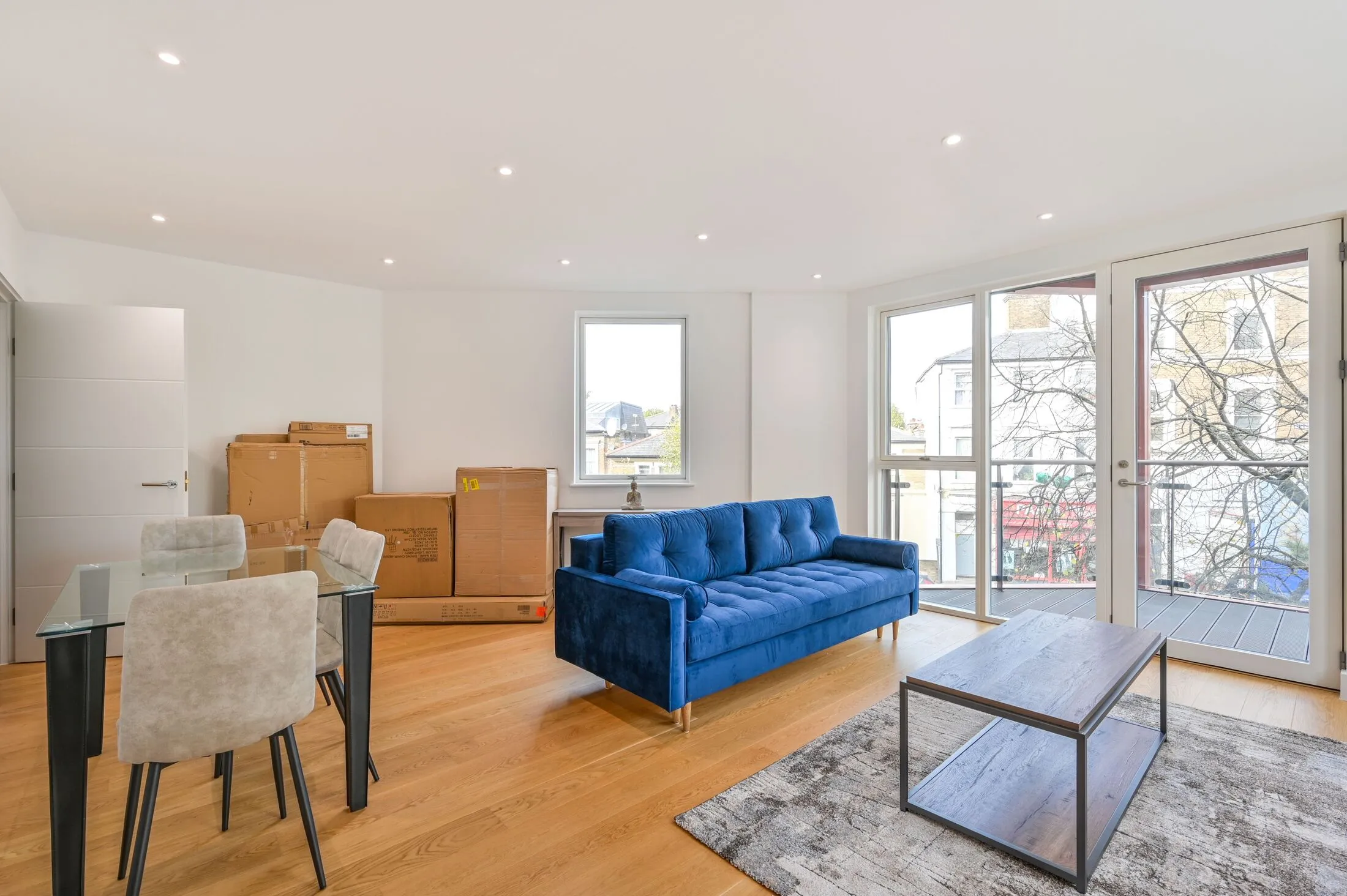 Flat Tollgate Gardens in City of Westminster