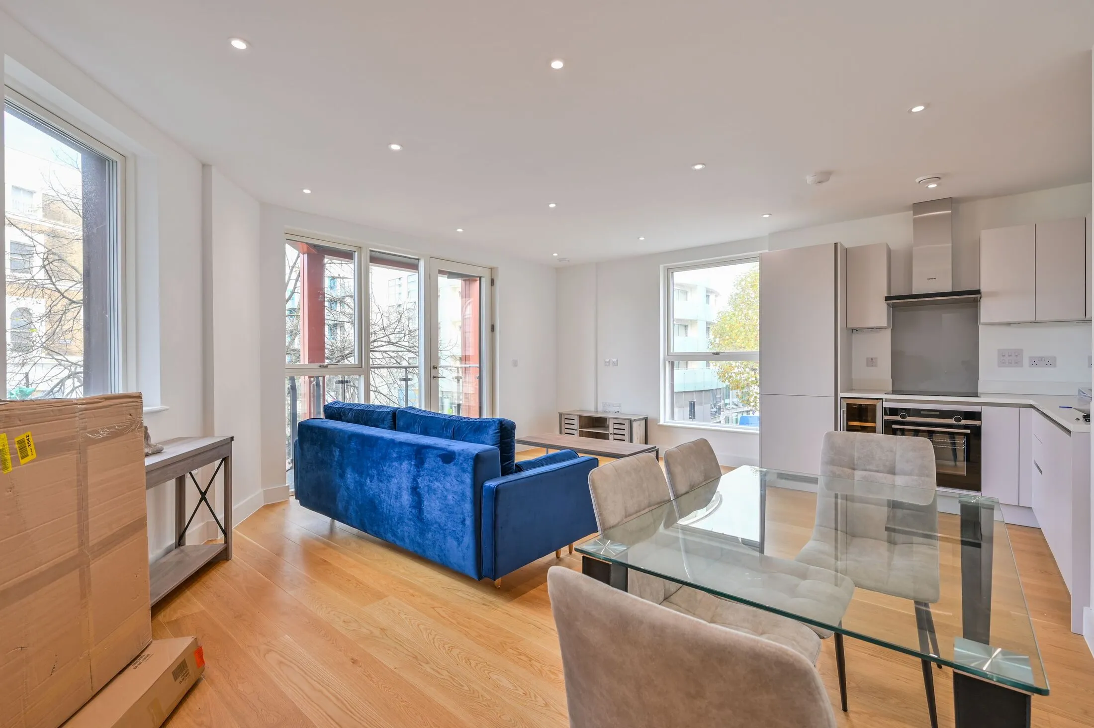 Flat Tollgate Gardens in City of Westminster
