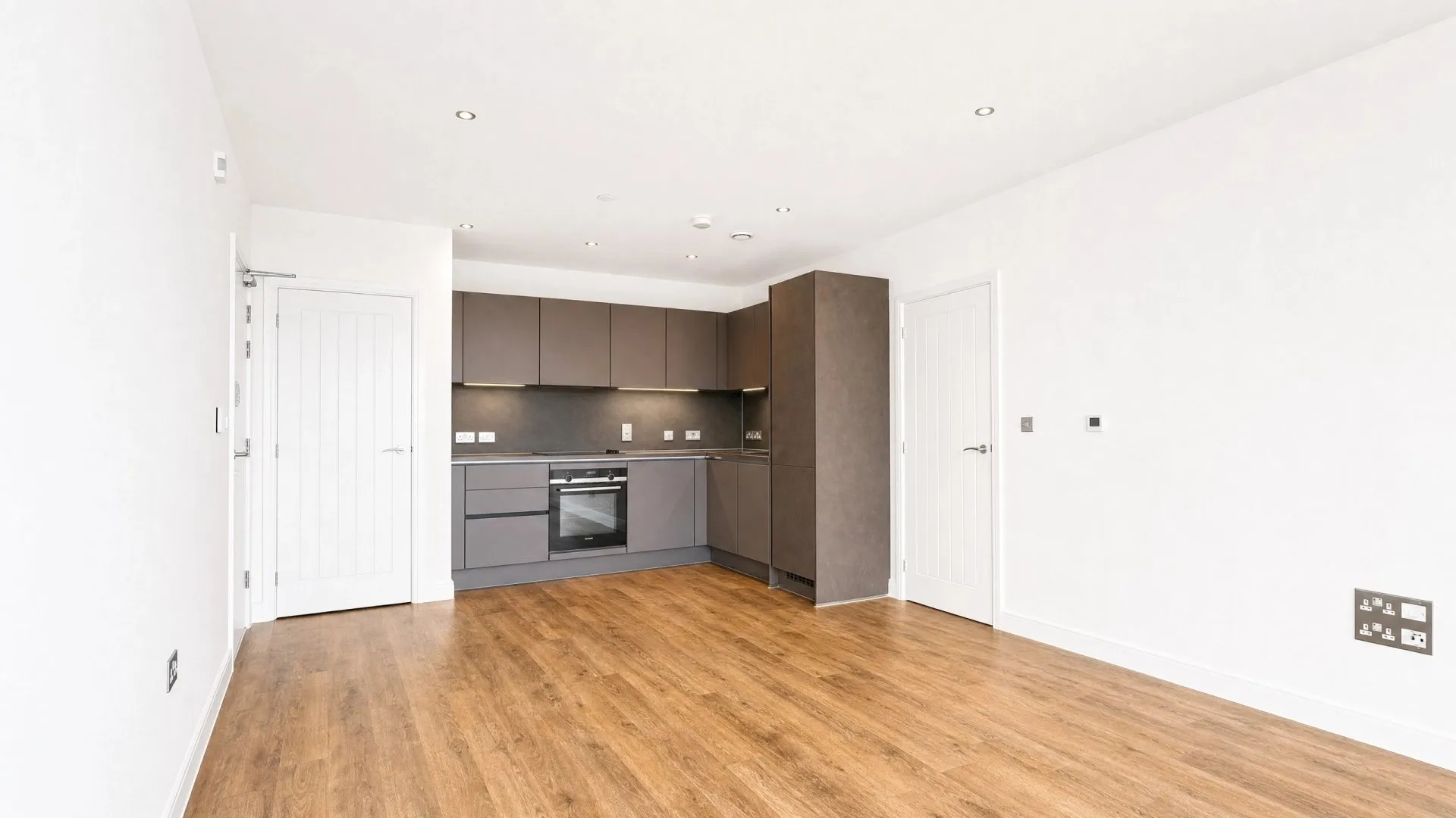Flat Auckland Road in Greater London