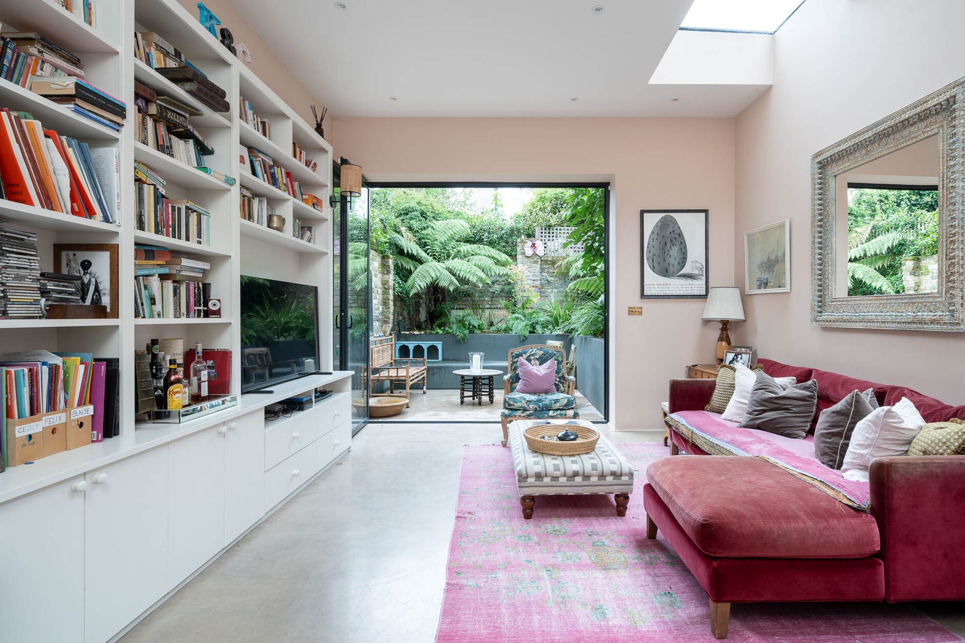 House Gayford Road in Greater London