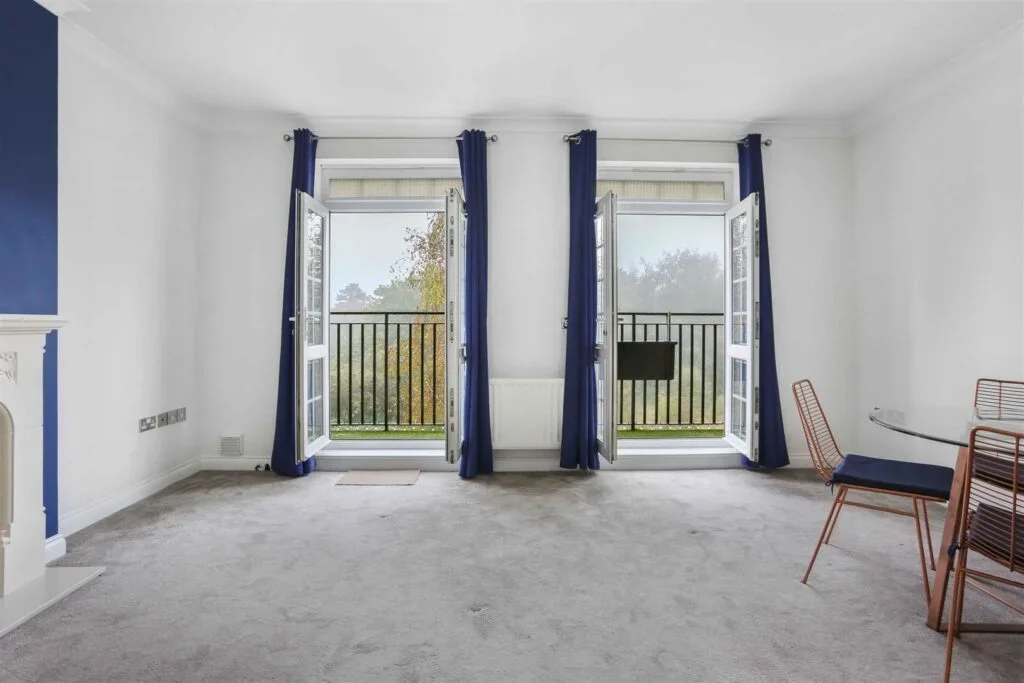 Flat Chatsworth Park in Reigate and Banstead