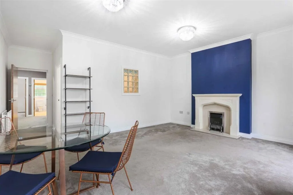 Flat Chatsworth Park in Reigate and Banstead