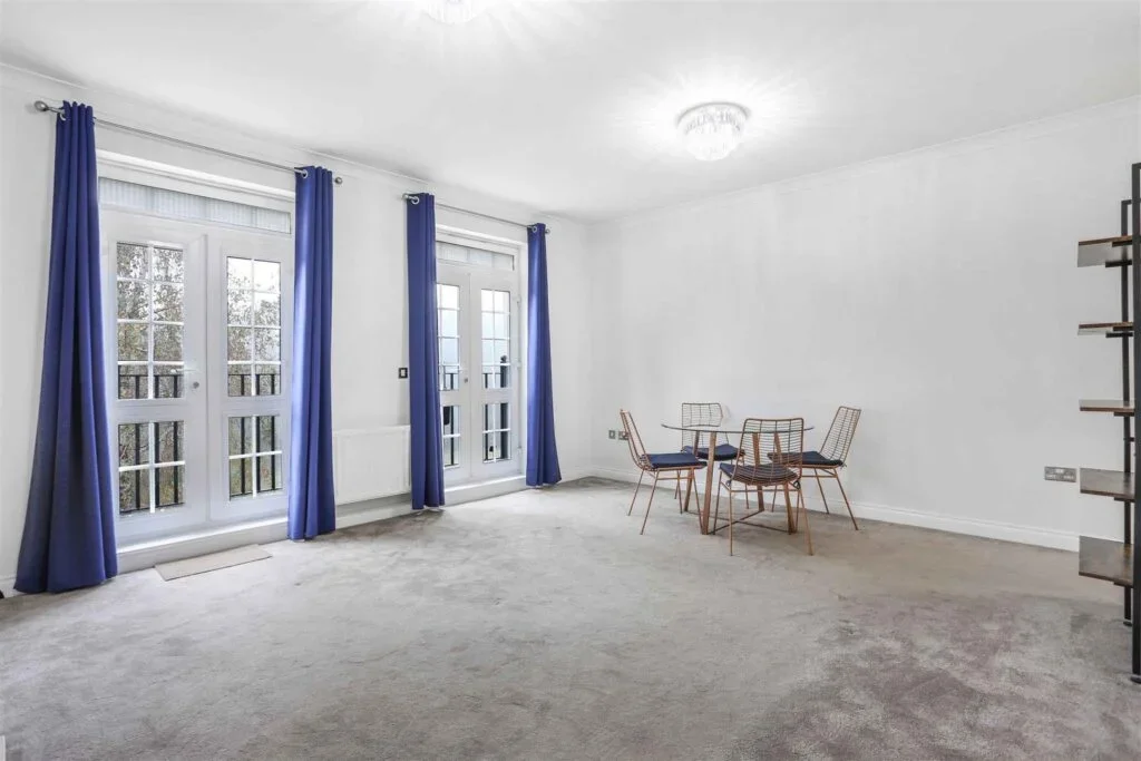 Flat Chatsworth Park in Reigate and Banstead
