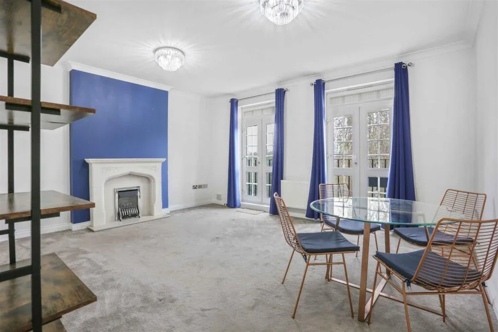 Flat Chatsworth Park in Reigate and Banstead