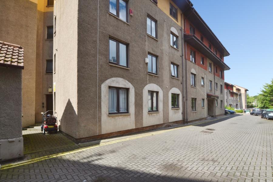 Flat New Orchardfield in City of Edinburgh