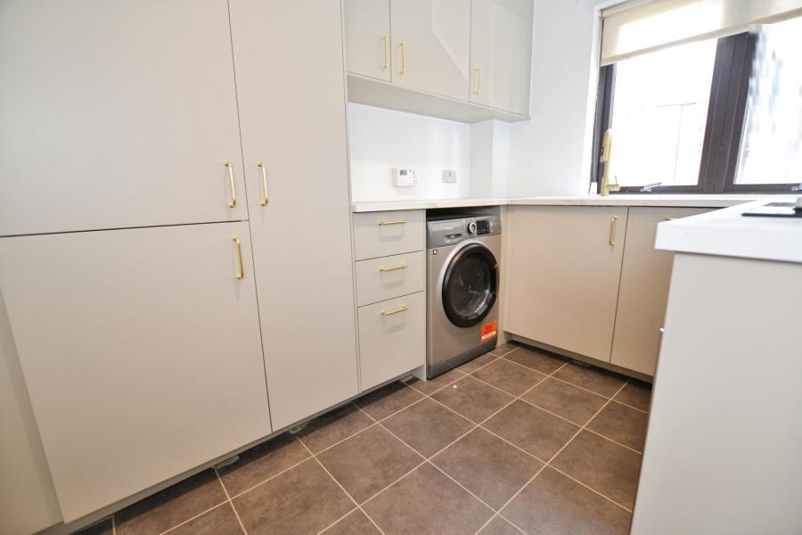 Flat New Orchardfield in City of Edinburgh