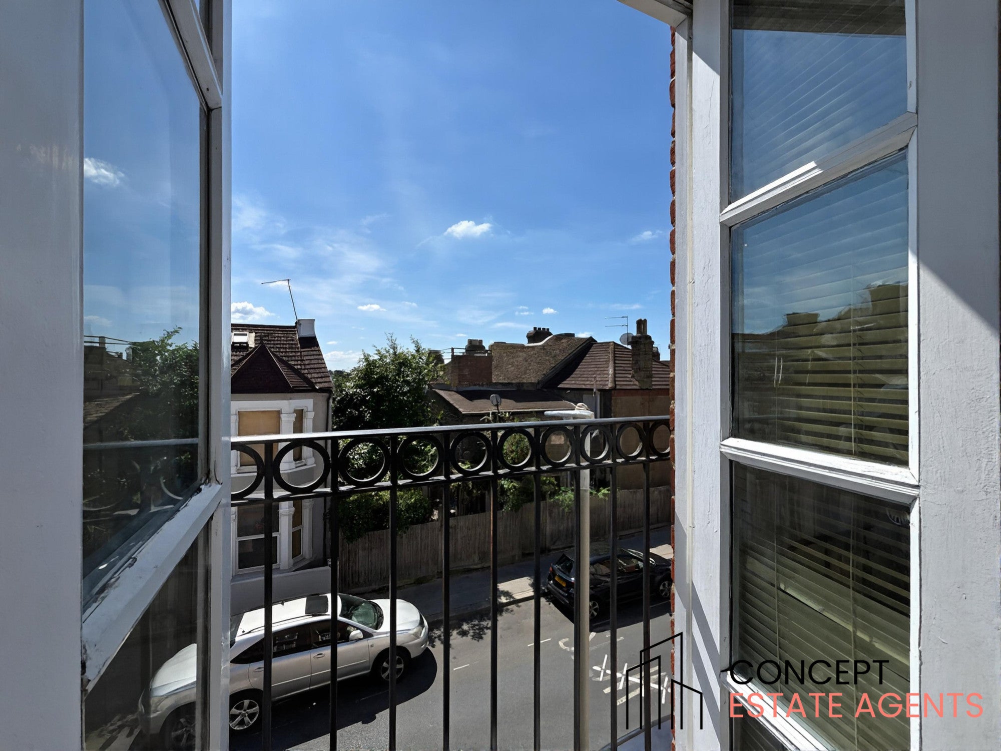 Flat Glenburnie Road in Greater London