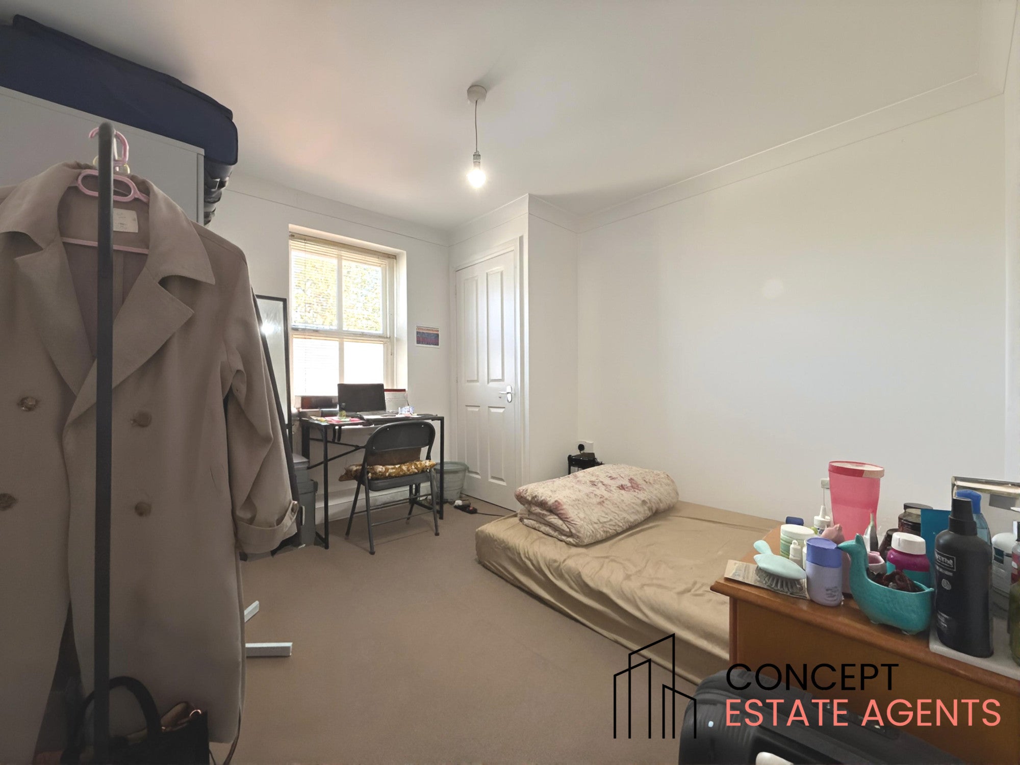Flat Glenburnie Road in Greater London