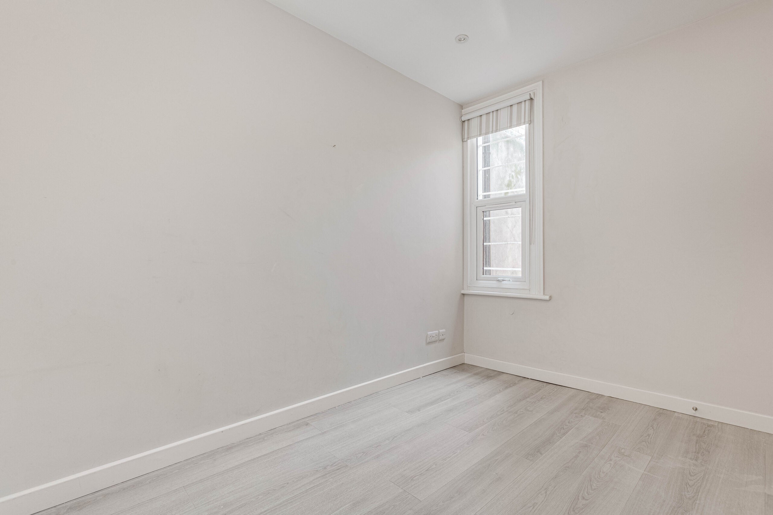Flat Sherbrooke Road in Greater London