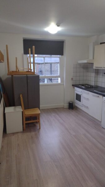 Flat Ferme Park Road in Greater London