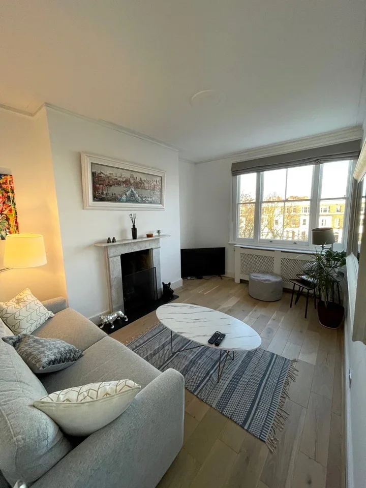 Flat Westcroft Square in Greater London