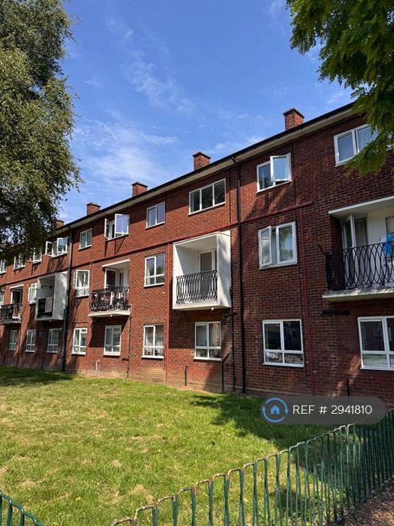 Flat Beaconsfield Road in Greater London
